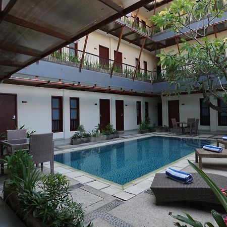 Reddoorz Near Legian Street Otel Dış mekan fotoğraf
