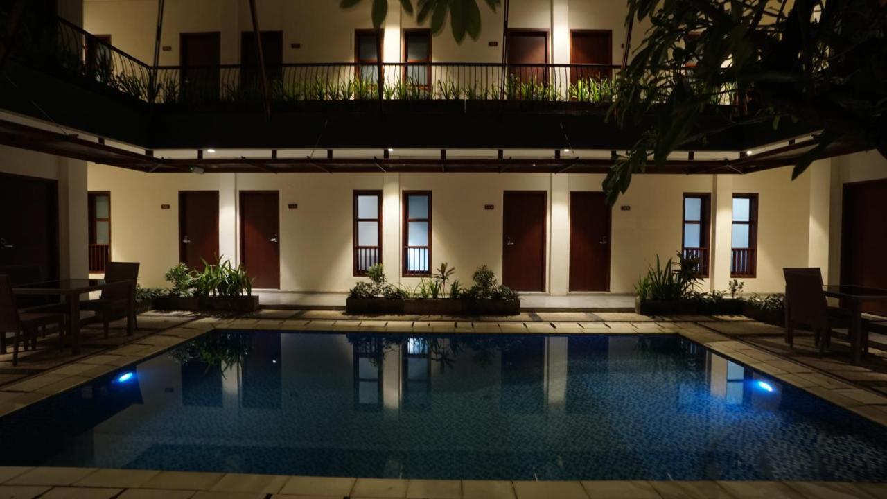 Reddoorz Near Legian Street Otel Dış mekan fotoğraf