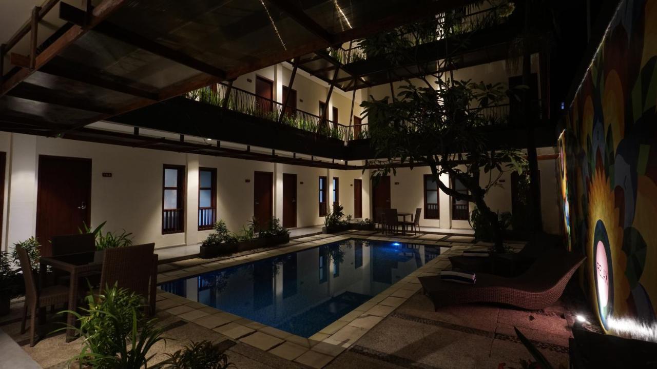 Reddoorz Near Legian Street Otel Dış mekan fotoğraf