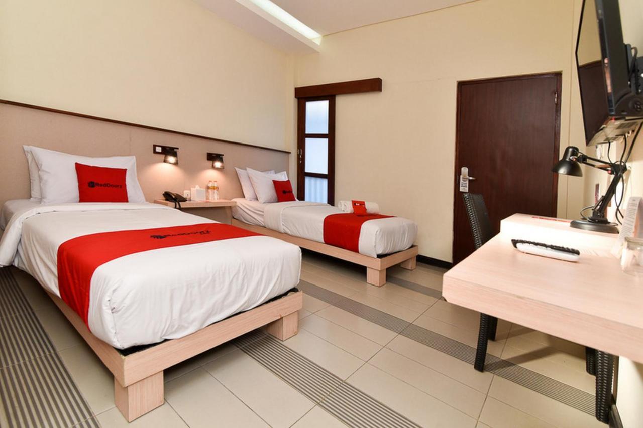 Reddoorz Near Legian Street Otel Dış mekan fotoğraf